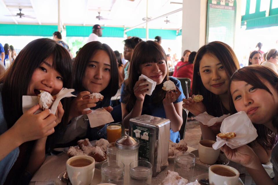 IEP students enjoying beignets at Café du Monde in New Orleans! 